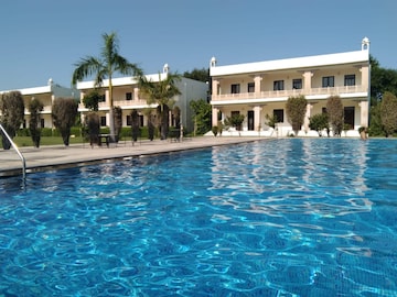 CLARKSINN SUITES RANTHAMBORE|SAWAI MADHOPUR Hotel, Room, Amenities ...